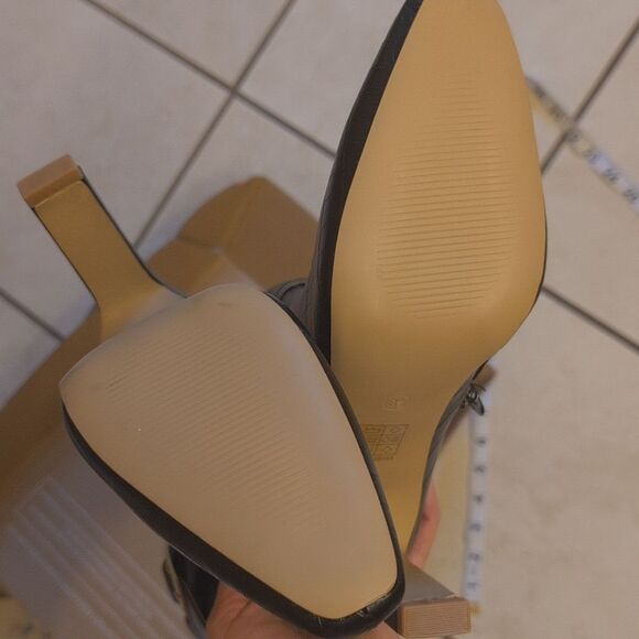 NEW Journee Collection Elanie Black Bootie Gold Tone Buckle Size 8.5 - Picture 5 of 10